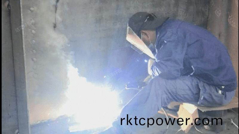 達澤環保工作人員正在緊張工作