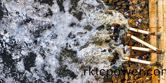 水體變紅、死魚漂浮！多地水體汚染髮生！